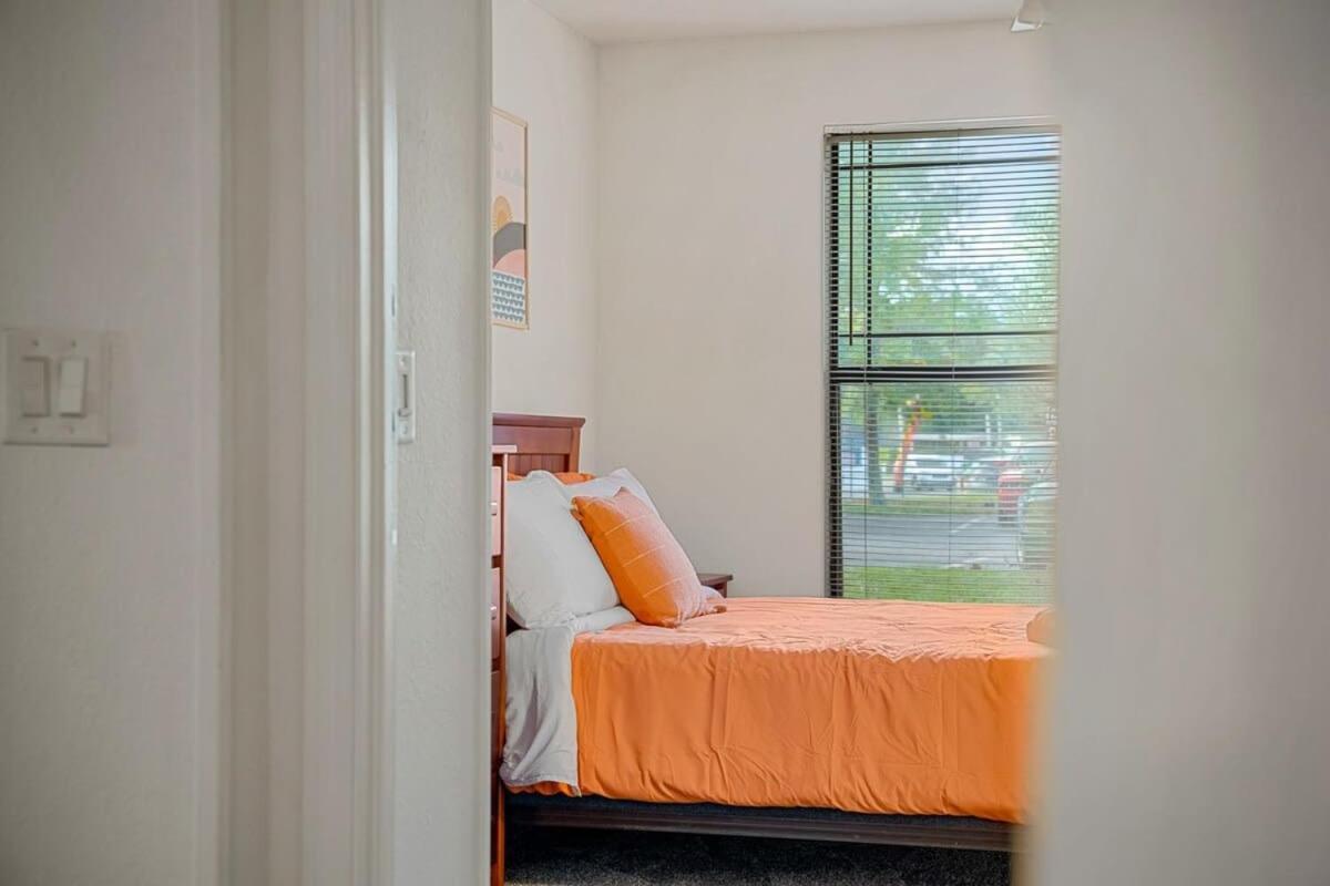 Budget Friendly Sleeps 8 Discounts Available Tampa Buitenkant foto