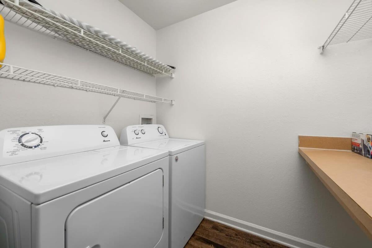 Budget Friendly Sleeps 8 Discounts Available Tampa Buitenkant foto