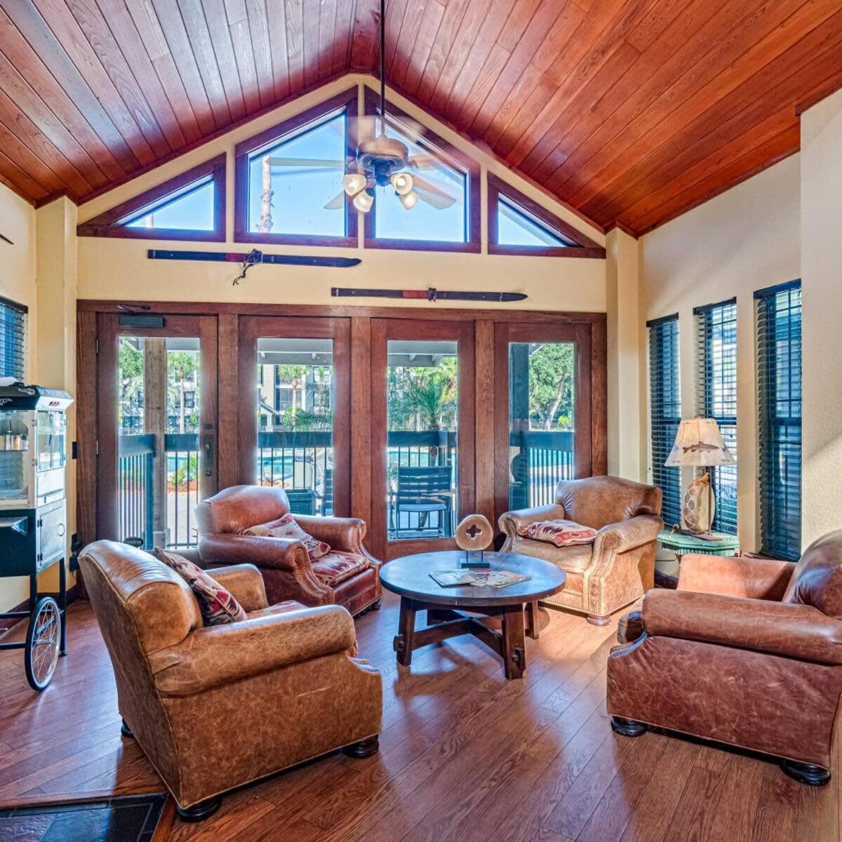 Budget Friendly Sleeps 8 Discounts Available Tampa Buitenkant foto