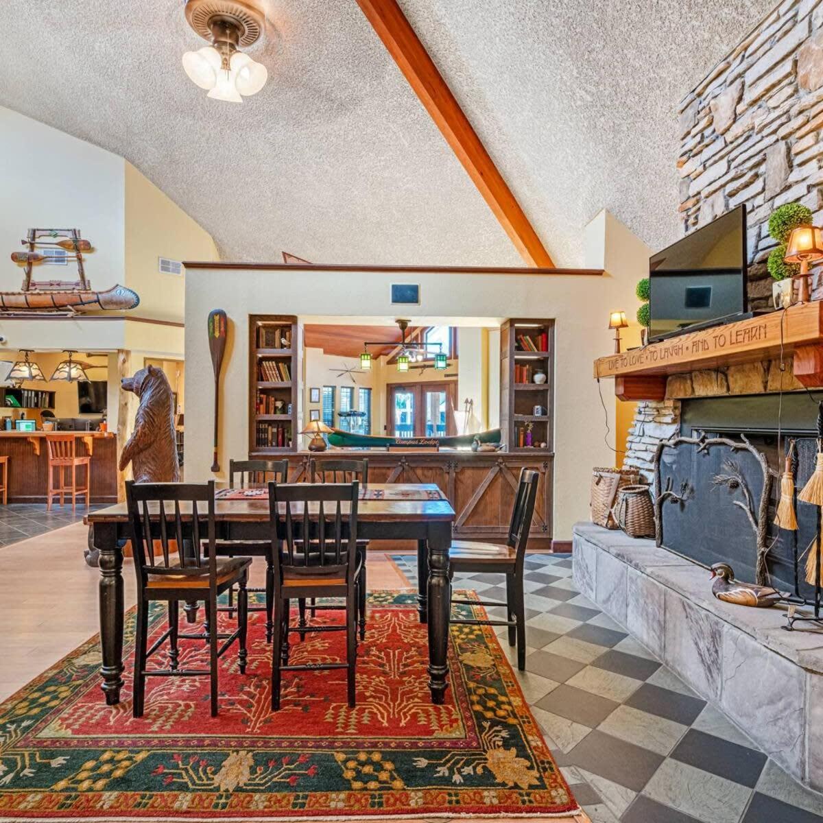 Budget Friendly Sleeps 8 Discounts Available Tampa Buitenkant foto