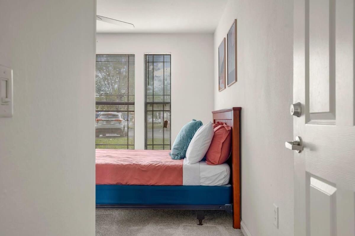 Budget Friendly Sleeps 8 Discounts Available Tampa Buitenkant foto