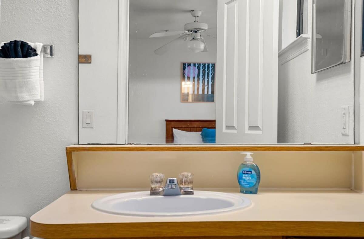 Budget Friendly Sleeps 8 Discounts Available Tampa Buitenkant foto